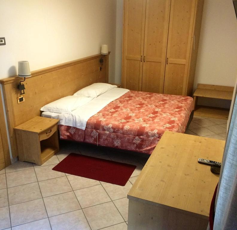 Hotel Serena Димаро Экстерьер фото